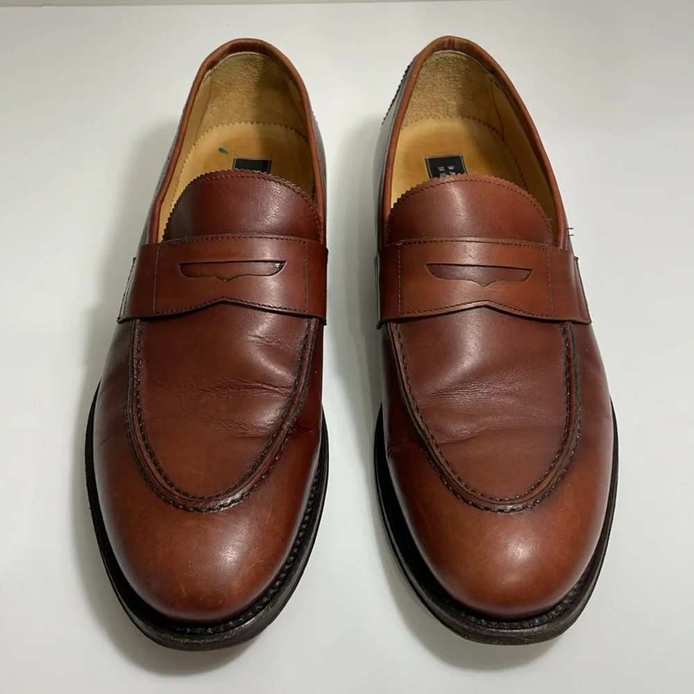 Barneys New York Size‎ 8 brown leather penny loafers. Excellent used condition.